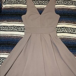Haute mode sleeveless purple dress
